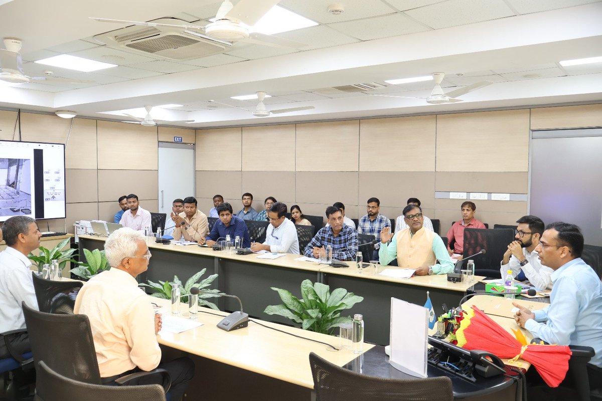 BiharEnergy's tweet image. ऊर्जा सचिव एवं #BSPHCL के अध्यक्ष-सह-प्रबंध निदेशक श्री @manojksingh_IAS ने #SLDC और #SCADA से जुड़े कार्यों की गहन समीक्षा की। बैठक में समयबद्ध क्रियान्वयन और सिस्टम की दक्षता बढ़ाने पर विशेष जोर देते हुए अधिकारियों को स्पष्ट दिशा-निर्देश दिए गए।

इस दौरान #BSPTCL के प्रबंध