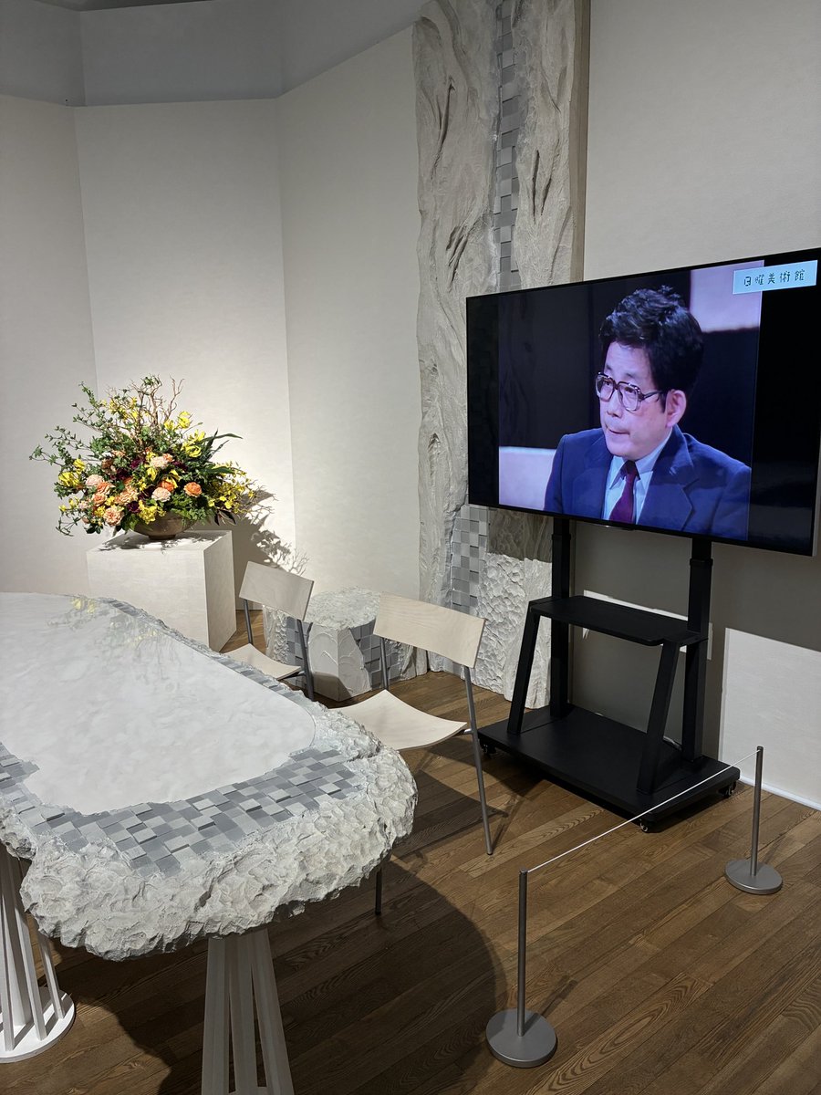 BlueThree11's tweet photo. #藝大美術館 で NHK #日曜美術館 50年展。所要時間70分。芸術は自由で、芸術を通じて人は語り合えるんだと痛感。染織家 #森口華弘 氏の、伝統は技術よりも精神を受け継ぐことだと名言。そして #岡本太郎 氏のテレビ向き圧倒的存在感。映像と絵画とテキストが行き交う不思議体験。50年おめでとう。 https://t.co/gS3dY07AEf