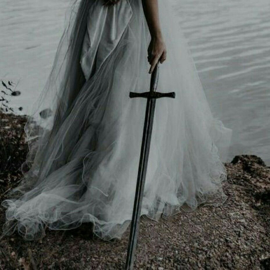 coastalsoftgirl's tweet photo. This morning’s aesthetic because I just started a fantasy book. I don’t want to deal with emails and meetings, I want swords and castles. https://t.co/yr7tPQmXfb