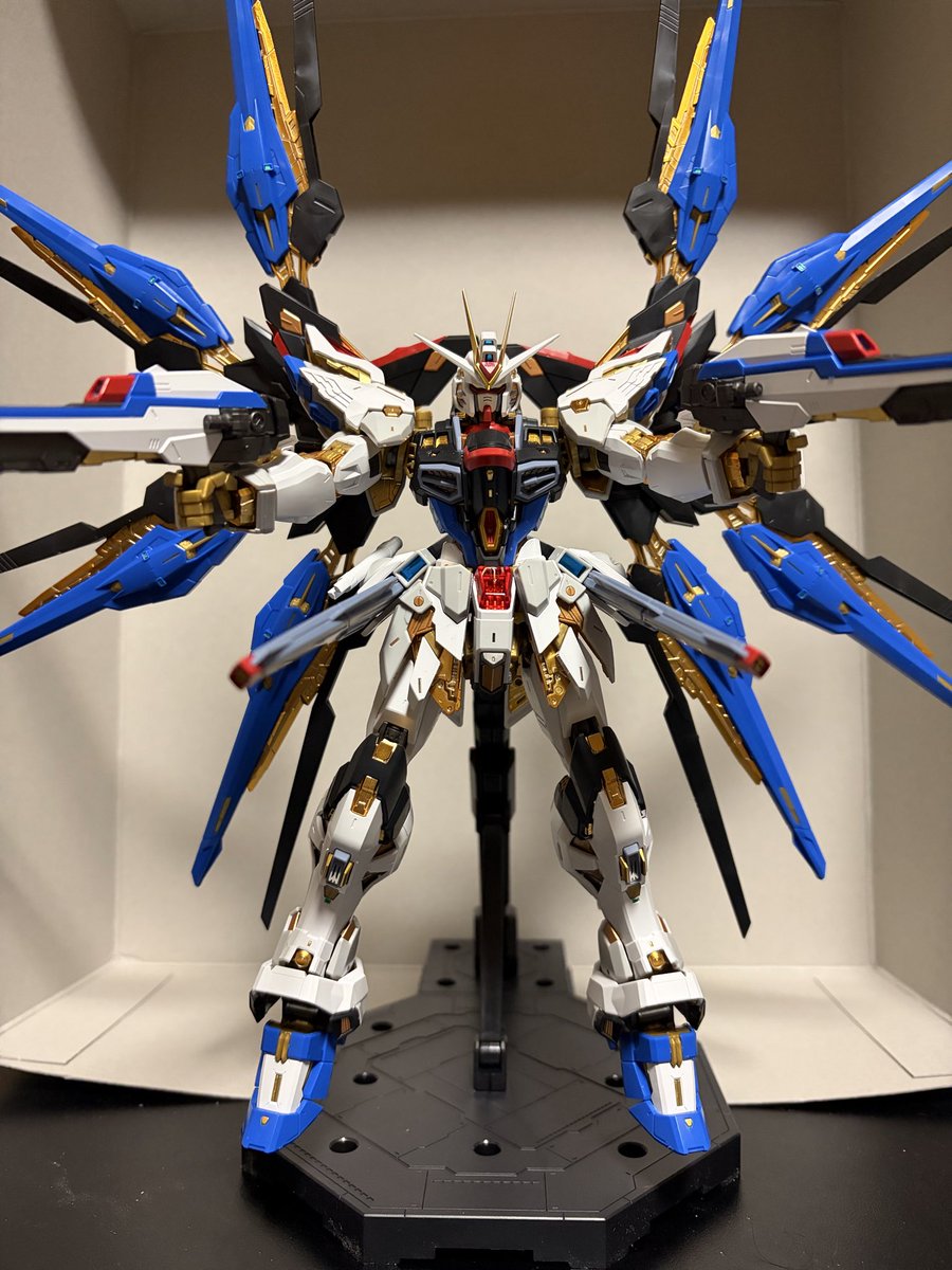 man_tue's tweet photo. MGEXストライクフリーダム
素組みでこの完成度はヤバいですね🤩
ストライクフリーダムと言えばやっぱりフルバーストでしょ
MGEXのラインナップ増やして欲しいなぁ
バンダイさん、お願いします🙏 https://t.co/QANJkrY4Vq