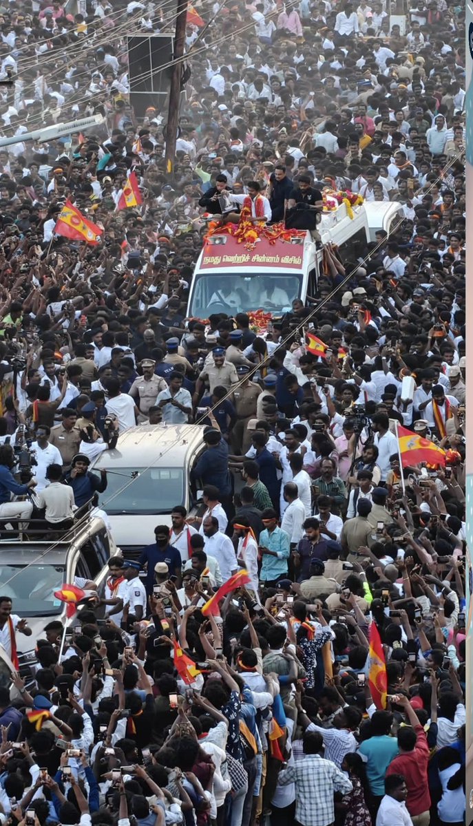 smiley_sar0's tweet photo. Thoothukkudi constituency going to witness historic election 🏆🔥

Never see such a crowd for any politician in Thoothukkudi for past 20 years. 

Go well @TVKVijayHQ anna 🏆 https://t.co/AjF1TrnkQN
