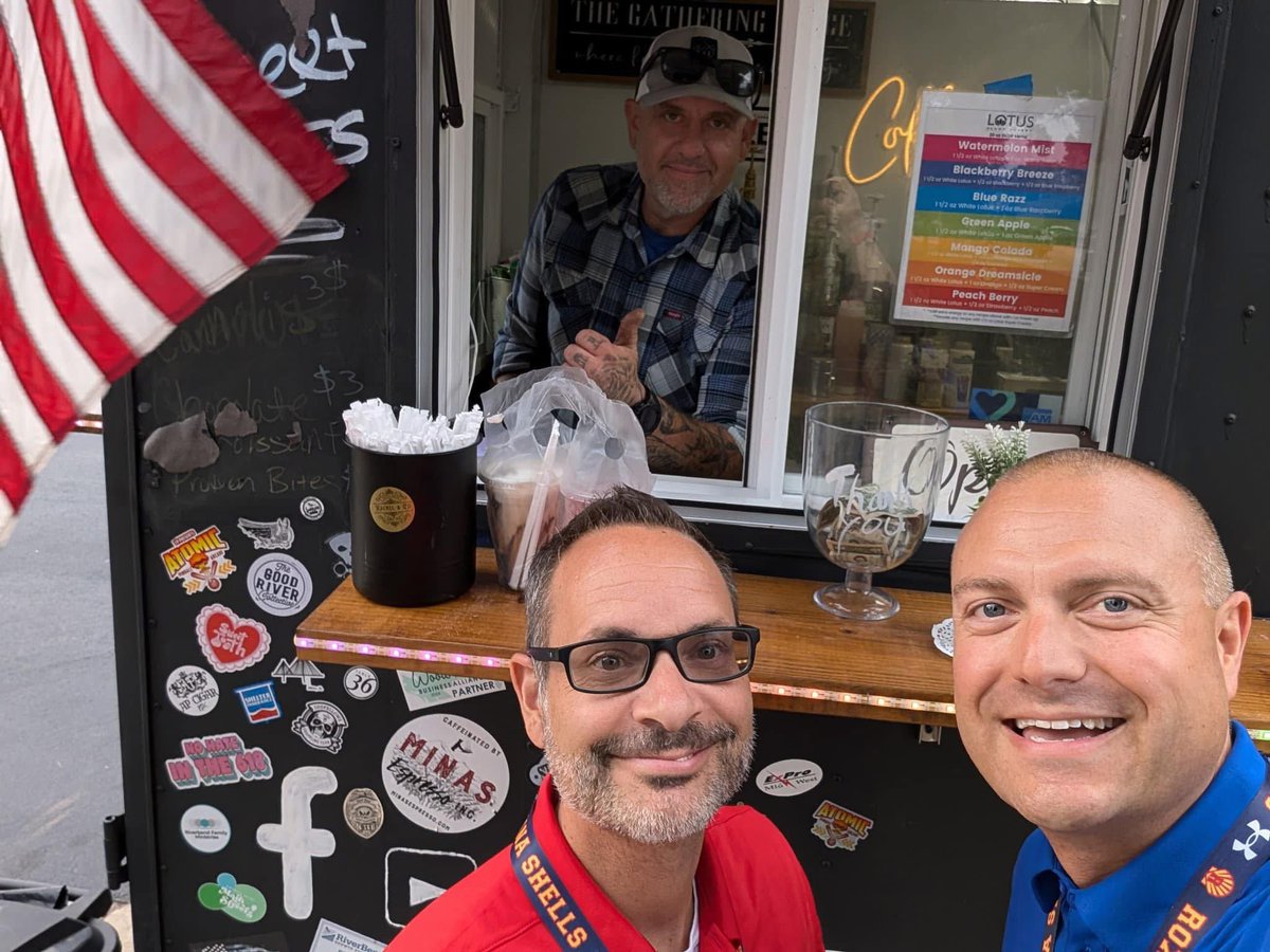 DandurandJason's tweet image. The best in the business! Celebrating @AMiller31 during National Assistant Principals Week #APWeek26 
Thanks for all that you do to make @RHS_Shells a positive place to work and learn for our teachers &amp;amp; students #AboveTheLine 🔱 #GoShells