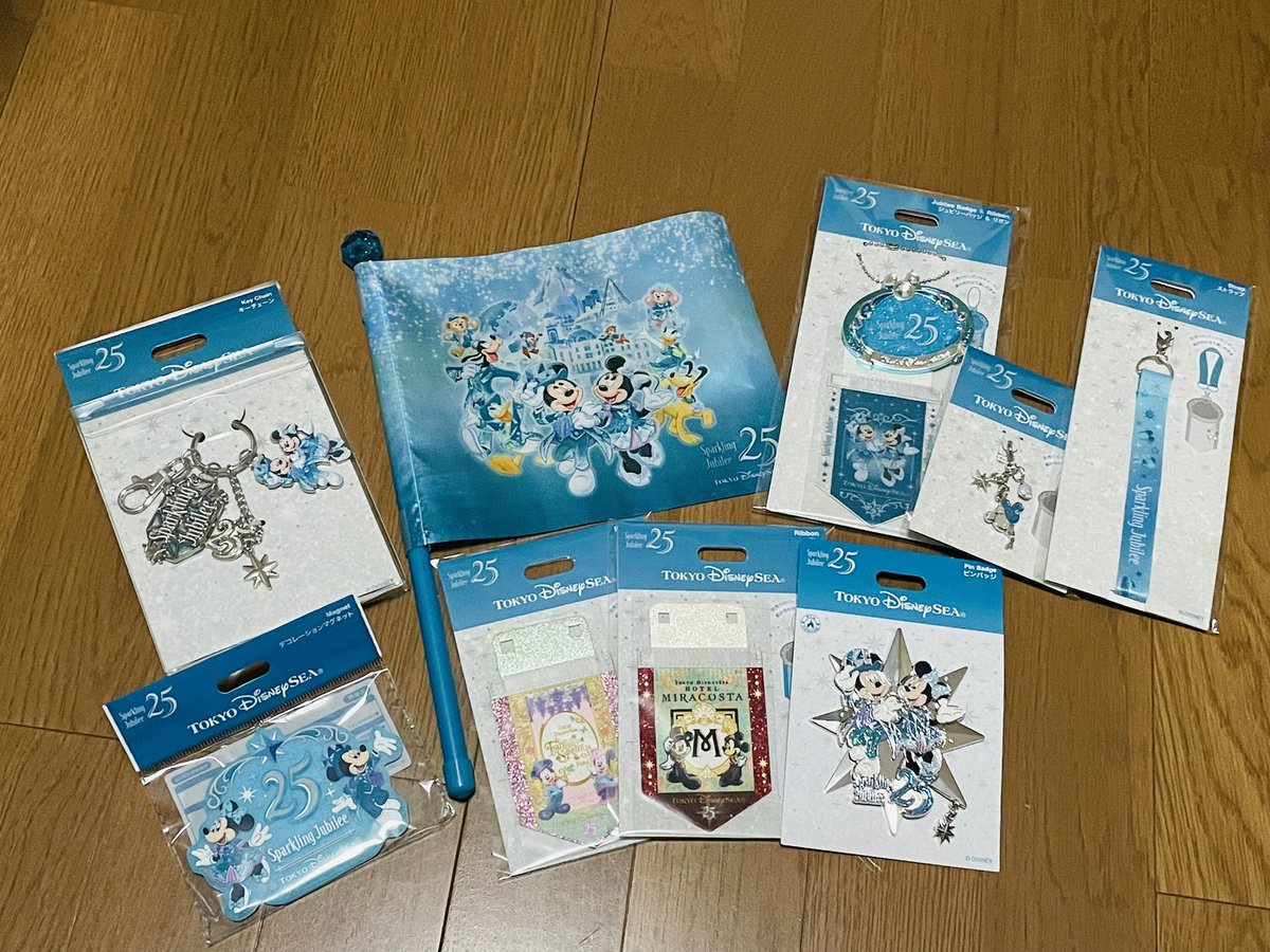 aym_mickey's tweet photo. えーん😭💕1発でシークレット当てた😭💕
投稿写真付きで投稿しようか迷ったが、皆さん結構な割合でシークレット当たってるから私も便乗して載せる✨
ボンヴォでの戦利品！ミキミニはこれから1年間パークをお供する子！宜しくね💕 https://t.co/nfujHLSnwk