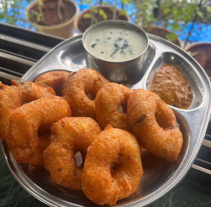 sleepyxoxoheads's tweet image. craving sambar vada 😩-
