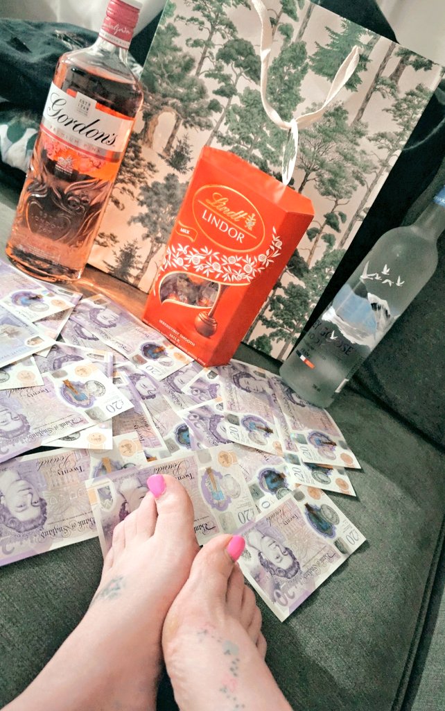 Miss Laura tweet media