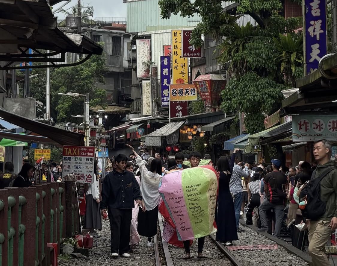 caraaalv's tweet image. here’s a wider pic!! sayang yung yellow side di kita, malay niyo para sa cheffies ung wish chareng hahahaha

HEALING HEARTS JADEWARD
#NineToCasaDustBia