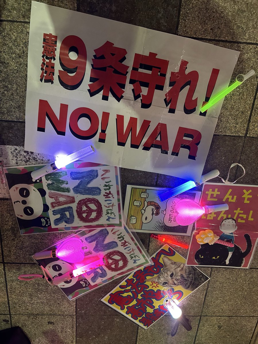 ryushokanbook's tweet photo. 平和憲法を守るための緊急アクション
大阪ヨドバシ梅田駅前
ヨドバシのビルの周囲を取り囲んでしまうぐらい沢山の方々がデモに参加されていました
ソウルフラワーユニオンの中川さんにもお会いできました
中川さんに、平和憲法の歌を作っていただきたくなりました
#戦争反対
#9条守れ
#隆祥館書店 https://t.co/guyVEIBIlM