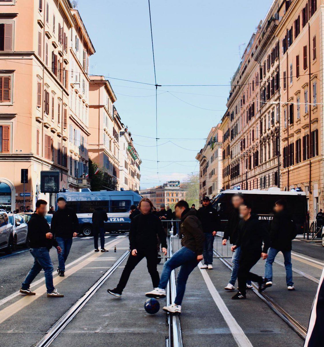 Millennium Falcon - Luigi S. tweet media