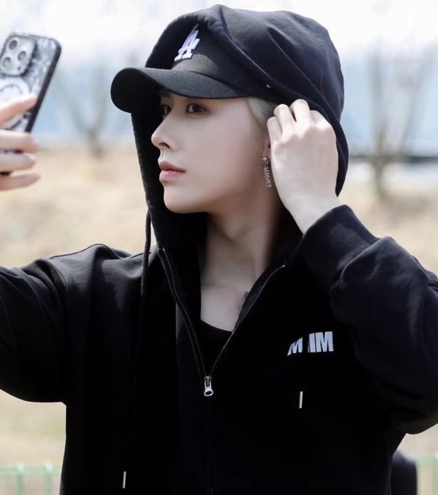 the excitement of blonde ricky is eating at me cause it’s not even the whole thing like what if he did something cooler than just plain blonde like omfgjdjdjdjshb