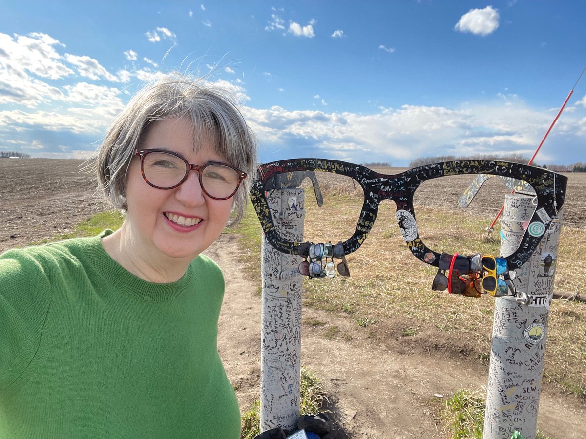 MannersThatMove's tweet photo. While on the road I stopped to see the crash site where Buddy Holly, Richie Valens and the Big Bopper went down in a chartered airplane in a snowstorm on February 3, 1959, just after performing at the Surf Ballroom in #ClearLake, #Iowa, imortalized in Don McLean's "American Pie." https://t.co/0nM1mNSVVf