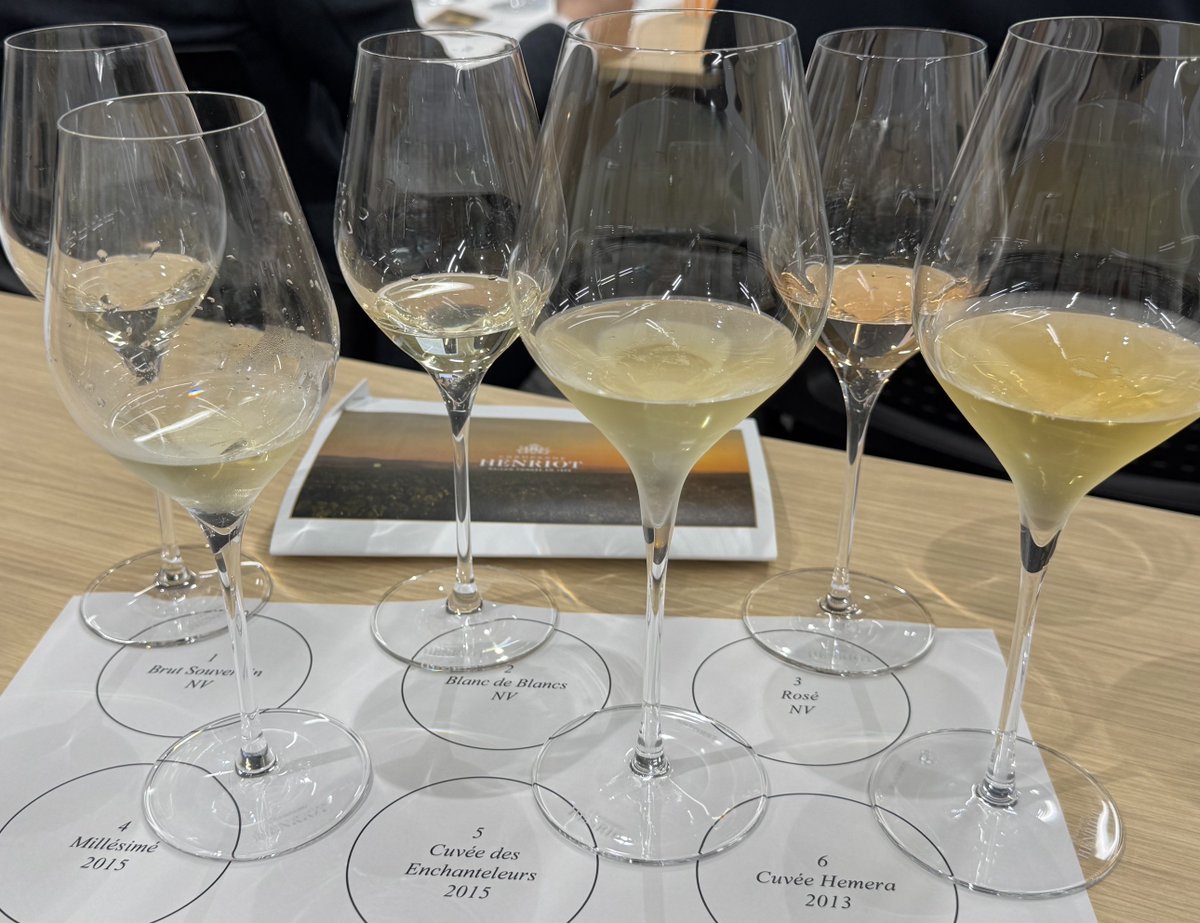 vin_fumiko's tweet image. 3年振りに #Champagne #Henriot の醸造責任者兼副社長の #AliceTetienne さんが来日🥂新VTや #気候変動 を視野に入れた #アリアンステロワール について解説。アンリオファンへの朗報は、2000年VTが最後となった #CuveeDesEnchanteleurs が装いも新たに再登場、温暖かつドライな2015年🍾 #fwines
