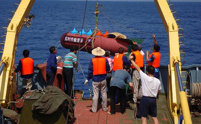 faizfaizrahman's tweet photo. Menurut deskripsi di website pabriknya, objek yang terjaring di perairan sekitar pulau Lombok pada tanggal 6 April lalu, merupakan Submerged Buoy dengan kemampuan update realtime. Oceanographic Surveillance Buoy ini merupakan produk dari Qingdao Hisun/Haishan Ltd. (青岛海山) 🇨🇳 https://t.co/lCUzuNfXVa
