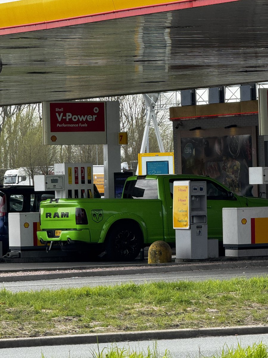 SimplyGregsterEV tweet media