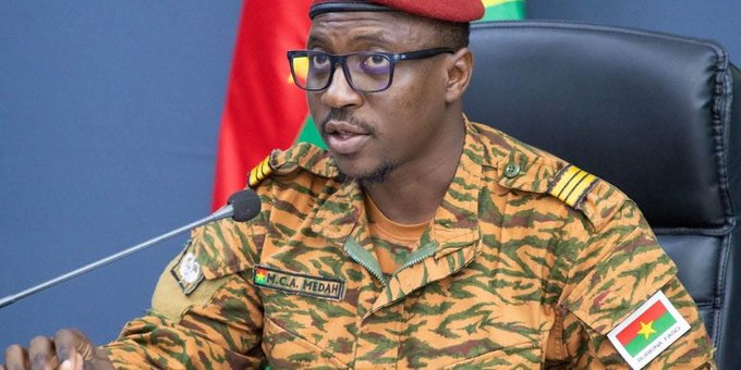 VoixPlateau's tweet image. Urgent !!! Petit mouvement d'humeur à la présidence du #Faso. La guerre des clans ? En tout cas on en saura.   Aux alentours de 21 h, ce jour, des soldats mécontents ont tiré et touché le véhicule de commandement du capitaine Medah Anderson. L'on ignore encore les raisons