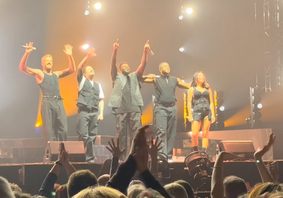 💖ᥣ᥆᥎ᥱᥣᥡ ᥴᥲძᥱᥒᥴᥱ🎶 tweet media