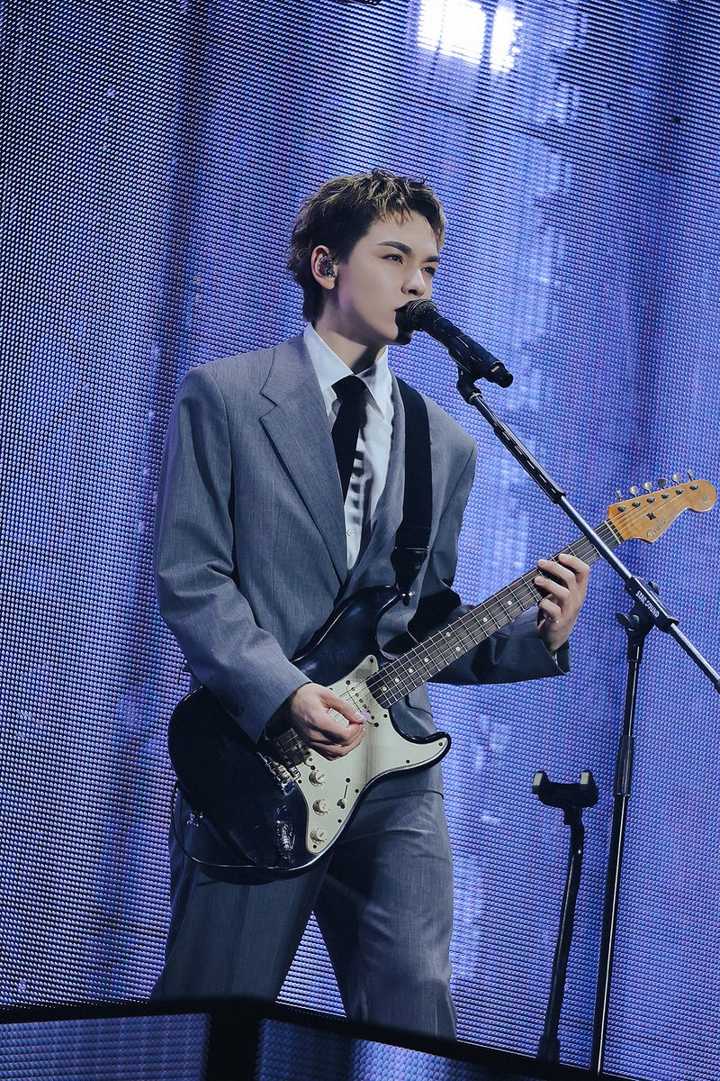 w0woo_'s tweet photo. 버논이 이번 콘서트 때 넘 잘생겼었어 https://t.co/MUdhzIoT1w