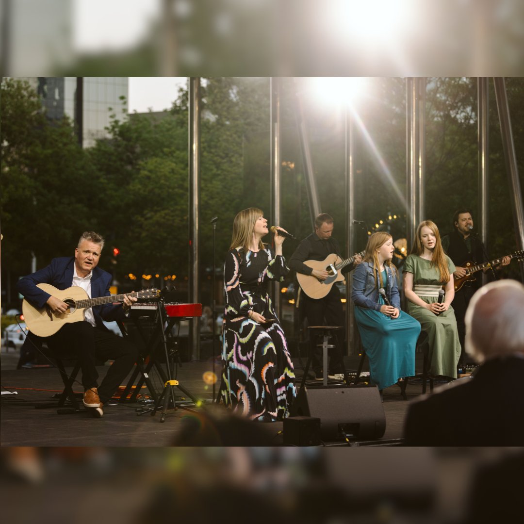 gettymusic's tweet photo. Palm Sunday in the Park, Dallas https://t.co/FpfO2NhcsQ