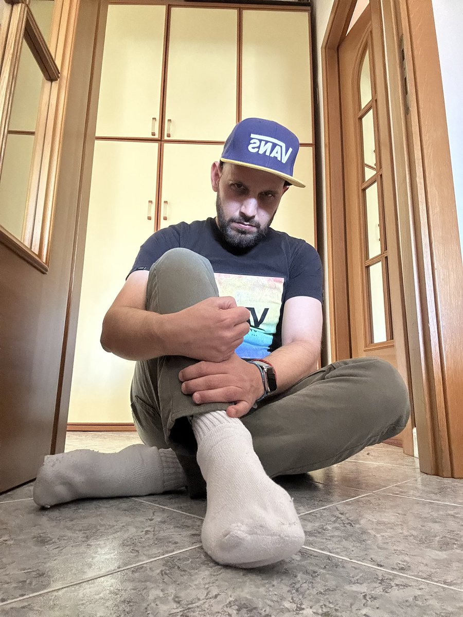 felixgarbage85's tweet photo. Ma questa ondata di caldo? Sono già rosso in faccia (con protezione 50), stanco e sudato. Ma che devo tirar fuori i pantaloncini? https://t.co/pRc6FUHKdw