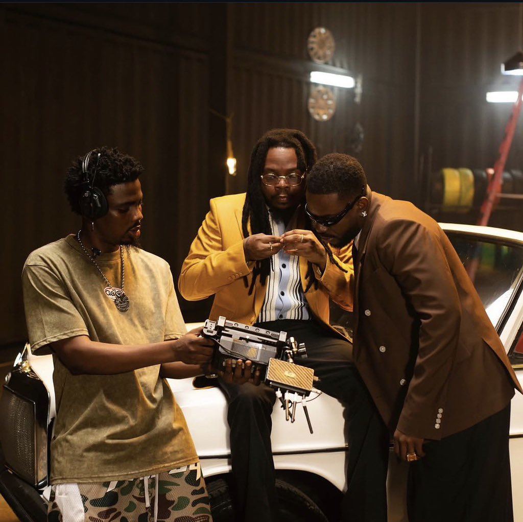 asake_source's tweet photo. 🚨Adekunle Gold X Olamide

📀Formation 

Out midnight https://t.co/6wnbqoLqOL