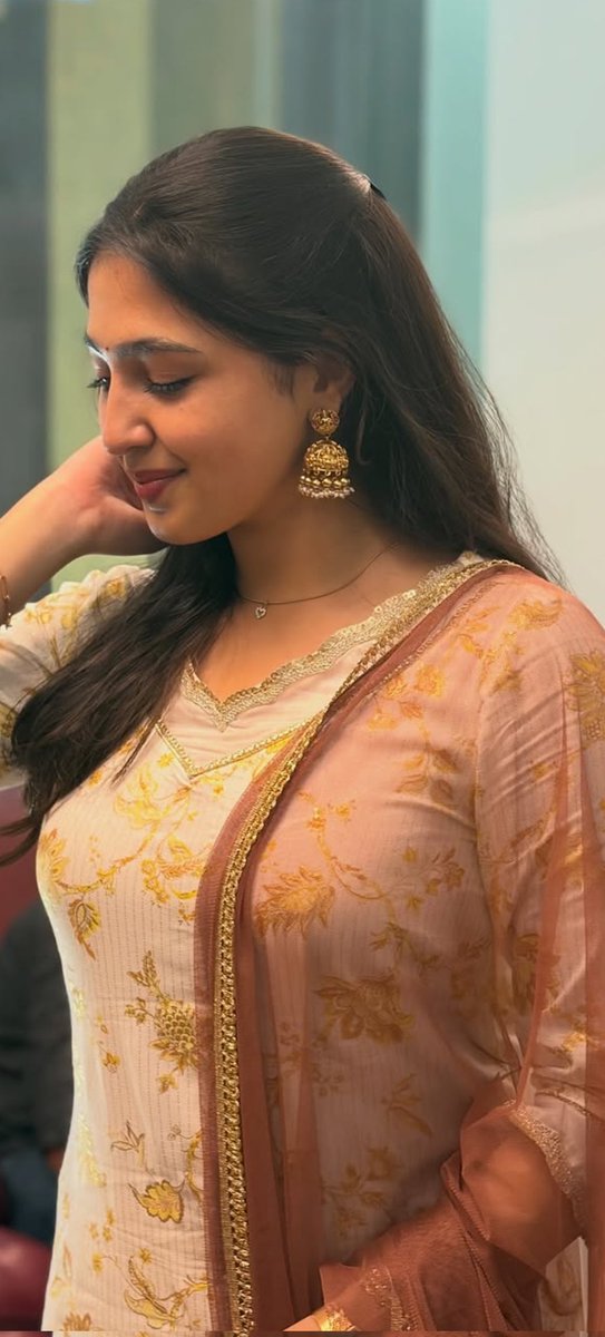 вєαυту qυєєηѕ н∂ ™ tweet media