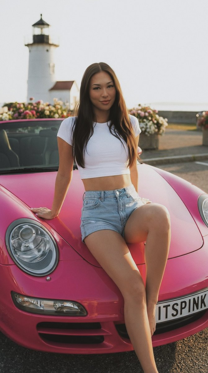 Freyalundx's tweet photo. Just me and my pink car ☺️ #car #porsche #cargirl #linkinbio https://t.co/wudHsKZBiA