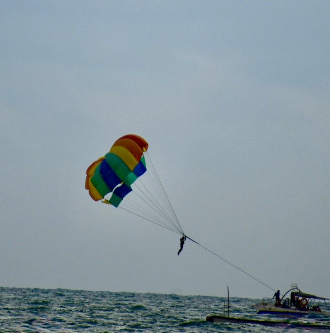 dharmadhikarin's tweet image. Less about the water more about the parachute 

#fromthevault 
#theme_pic_India_seashore