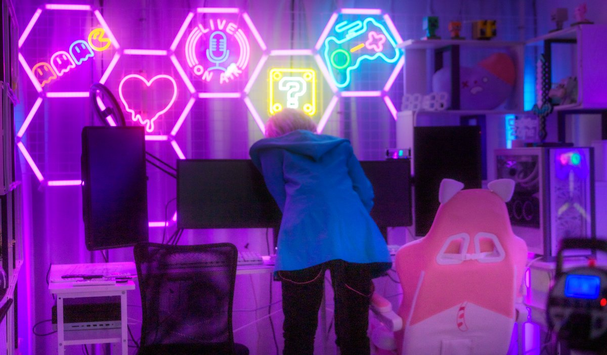 踊カメ tweet media