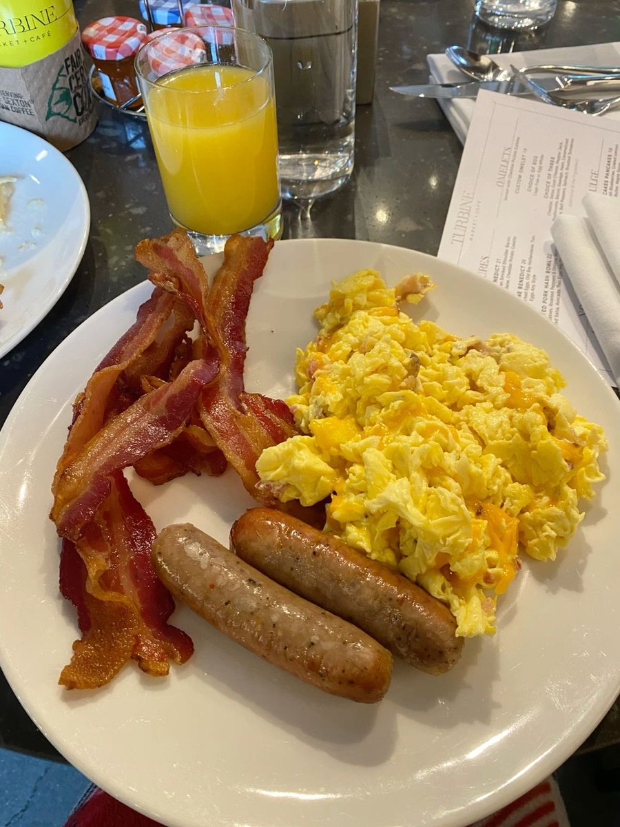 HungryAI_App's tweet image. What’s missing to this breakfast 😋