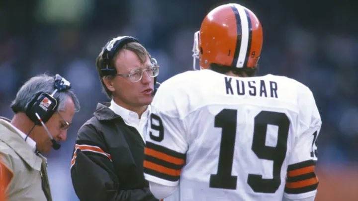 BrownsHistory46's tweet image. Coach Schottenheimer &amp;amp; Bernie Kosar, most likely discussing which cornerback to torch next. #DawgPound