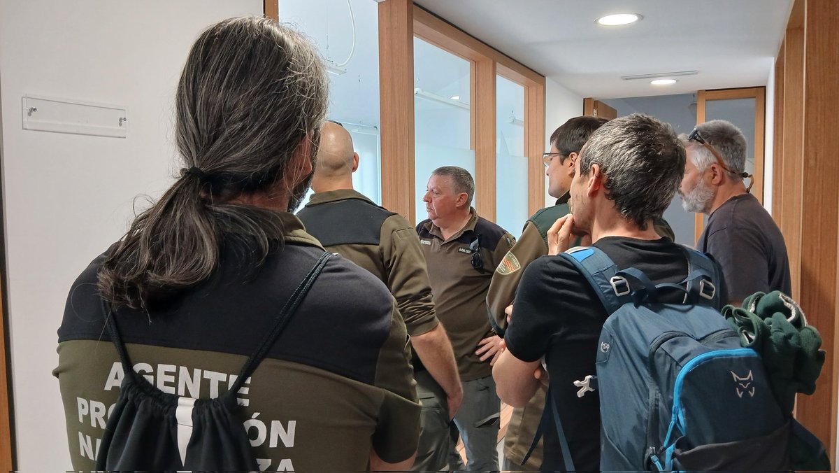 IIFFAragon's tweet image. 🔥 🚁 Jornada de trabajo hoy entre APNs helitransportados y técnicos de #incendios en la base de #emergencias del @GobAragon en Villanueva de Gállego. 

🤝 Coordinación e intercambio de experiencias para la mejora continua del dispositivo #INFOAR