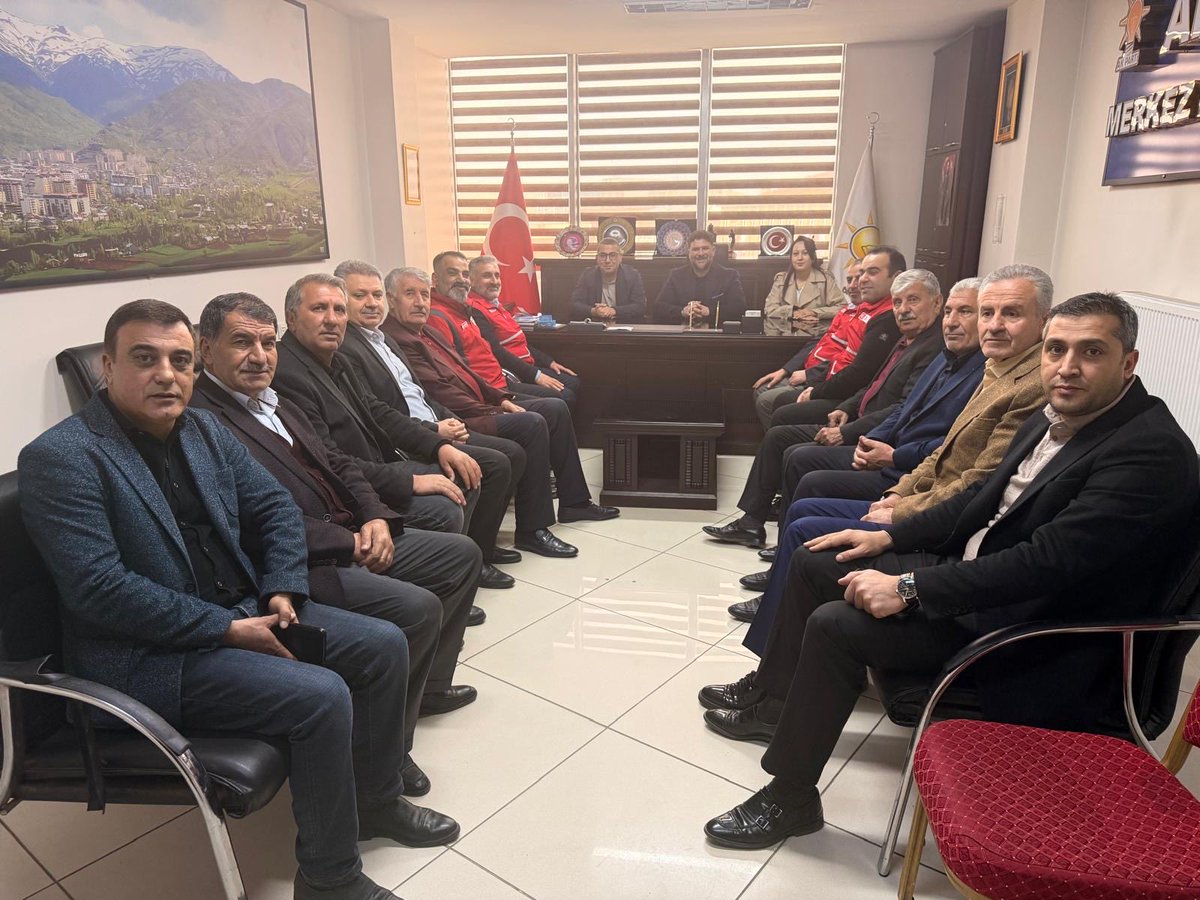 Kızılay İl Başkanı Sn.Gülbey Gümüştekin   ve beraberindeki çalışma arkadaşlarıyla Başkanımız Sn. <a href="/AvErdalSenturk/">Erdal Şentürk</a>’ü makamında ziyaret ettiler .  

Nazik ziyaretlerinden dolayı kendilerine teşekkür ederiz.