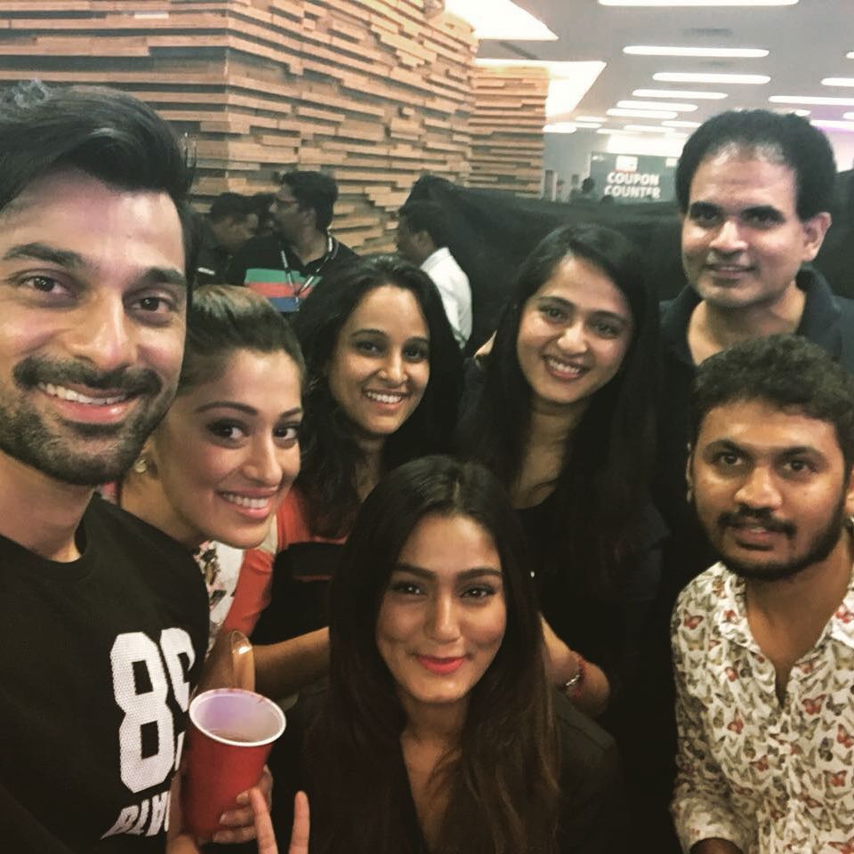 Unseen pic of #AnushkaShetty with friends❤️😍