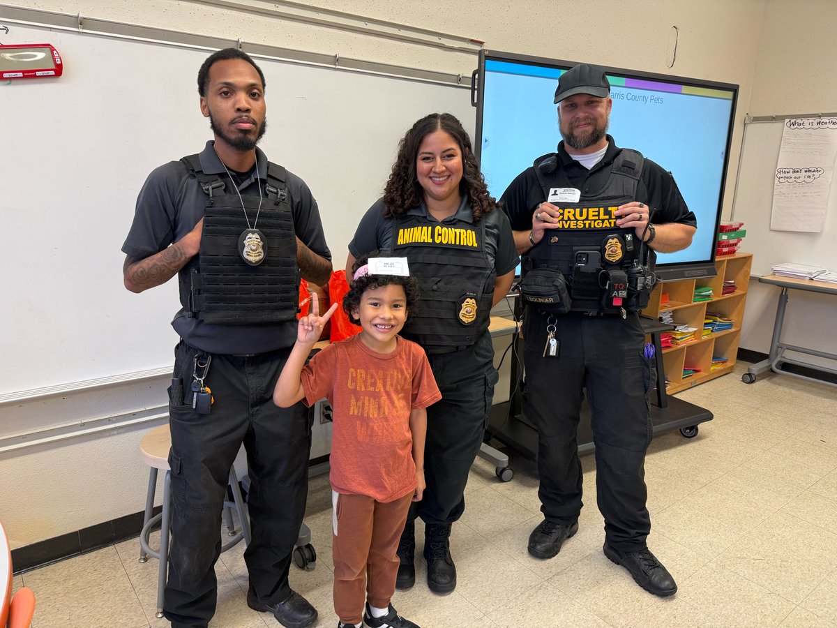 OrangeGroveAISD's tweet image. 🎓✨ Career Day was a success! Students met a paramedic, boxers, an aerospace engineer, Brazos Avionics, animal control officer, RN &amp;amp; designer. Inspiring our future! 🌟 #CareerDay #FutureReady