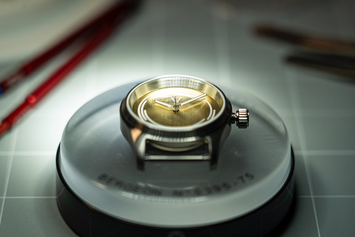 Ekaeoq's tweet image. How could you not love this bad boy?

Viktor Watch model "Jedan" right off the bench