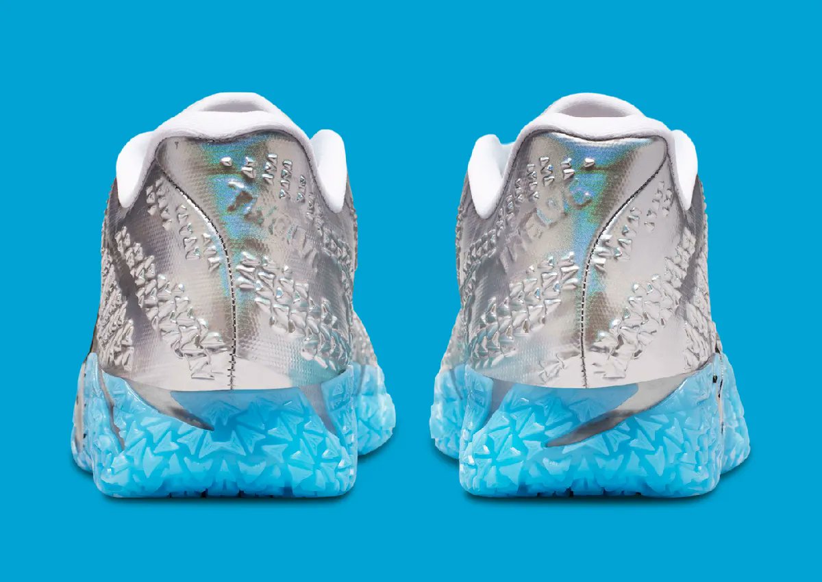 JustFreshKicks tweet media