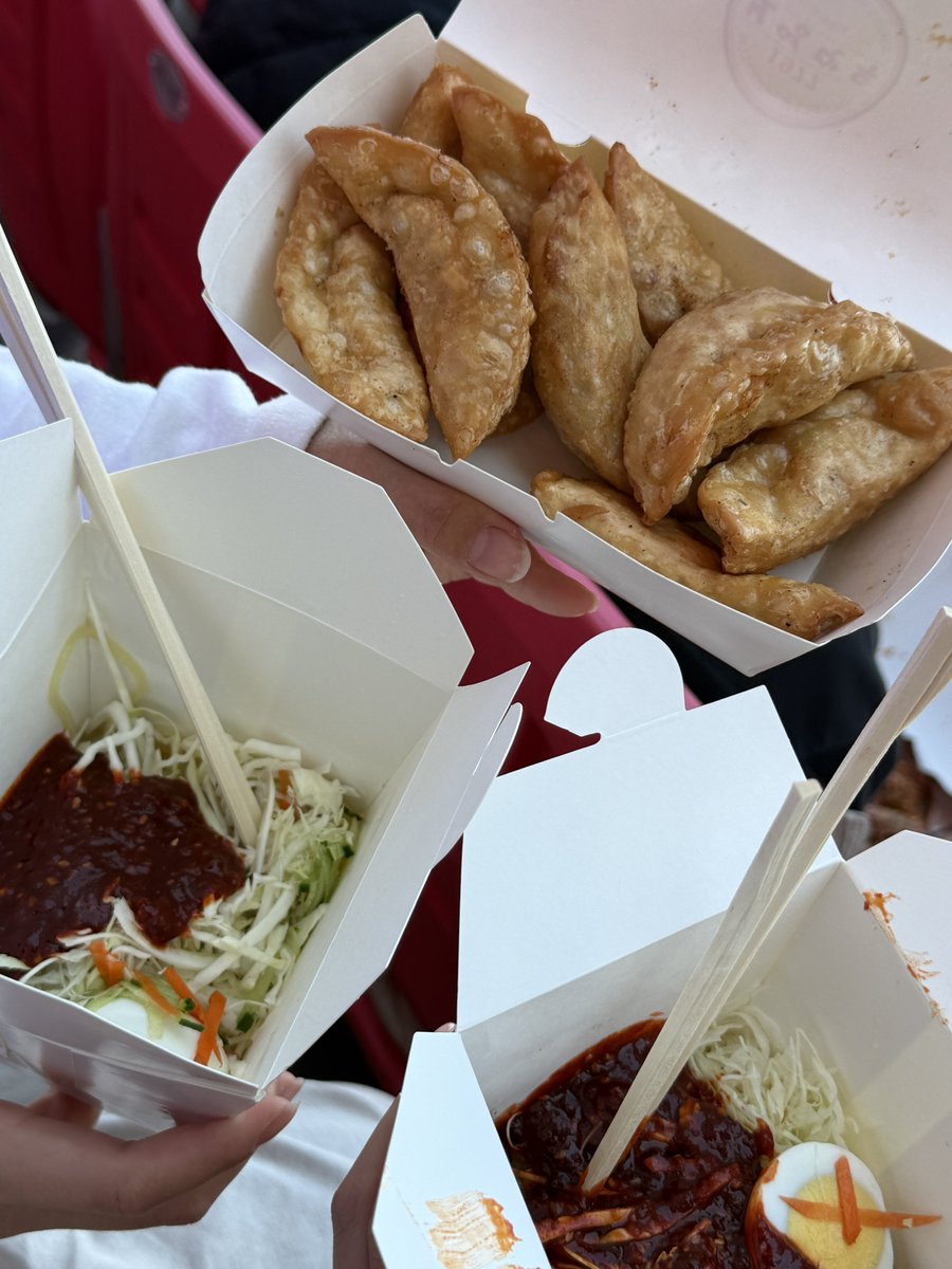 쿨 ..ᶻ ᶻ ᶻ tweet media