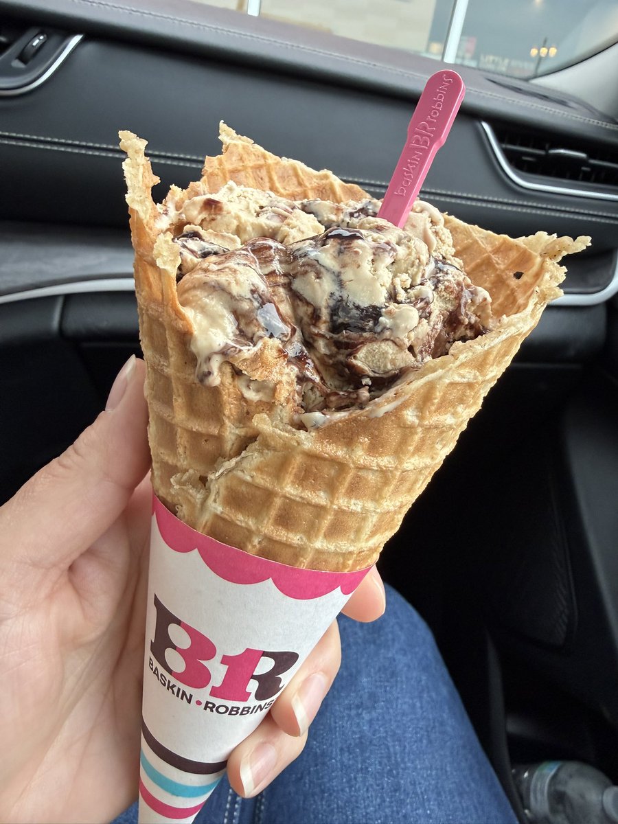 Iteach2ndgrade1's tweet image. Another cold, sweet treat during Spring Break! #icecream @BaskinRobbins