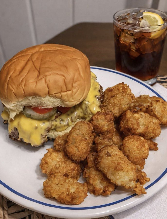 LadyValor tweet media