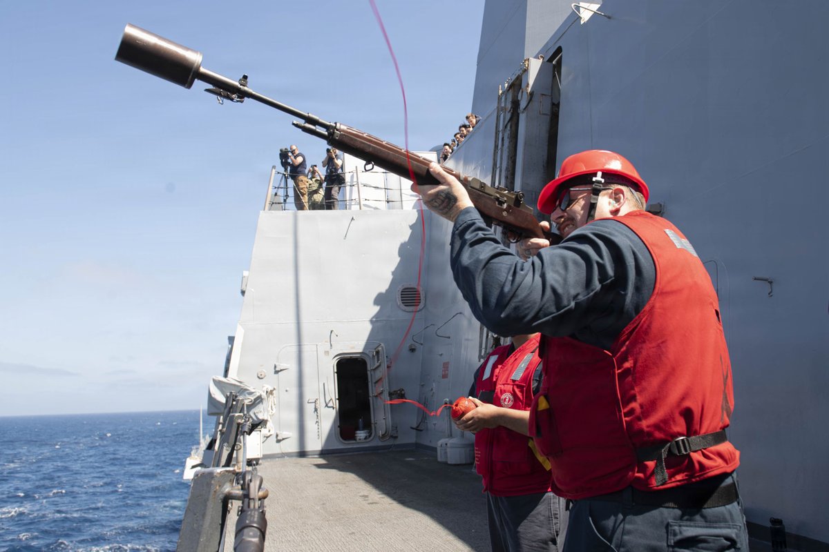 USPacificFleet's tweet image. ⚓️ Precision at sea meets exploration in deep space

Sailors aboard USS John P. Murtha conduct a replenishment-at-sea in the @US3rdFleet area of operations. The crew is preparing to recover the #ArtemisII astronauts and Orion spacecraft.

#USNavy #USPacificFleet #Readiness
