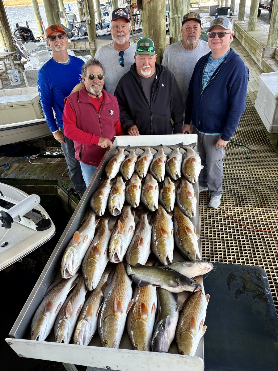dufrenesguide's tweet photo. David Lynn and friends from Florida had a good morning with limits of reds. Thanks Capt Jacob Chapman for the help with the 2nd boat. #MinnKota 
#Raptor
#Solix 
#OPTIMAbatteries
#BomberLures #PennFishing #BerkleyFishing
@MinnKota
@humminbird
#Spiderwire
#OPTIMABattery https://t.co/r636S6HGSz