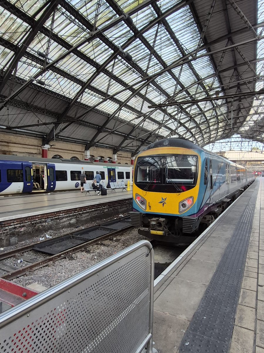 Westfield113594's tweet image. 185 109 at Liverpool Lime Street on 8th April 2026 my pic #Class185 #transpennineexpress #ukrailwaystuff #trains #LiverpoolLimeStreet