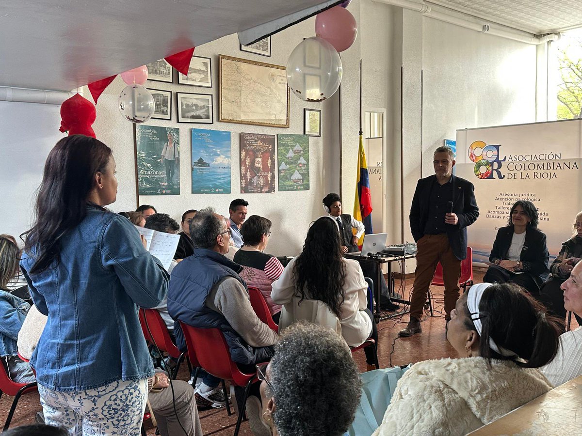 AytoLogrono's tweet image. 👥🇨🇴| El alcalde de #Logroño, @conrado_escobar, y la concejala de #ServiciosSociales, Patricia @sainz_campo, han mantenido esta tarde un encuentro con miembros de la Asociación Colombiana de La Rioja (COLOR) para conocer de primera mano sus iniciativas y tomar nota de sus