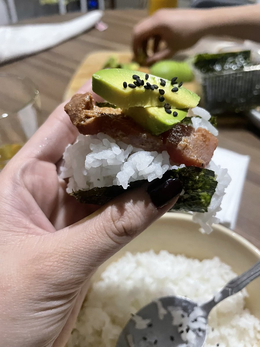 otro pomo vªcío tweet media