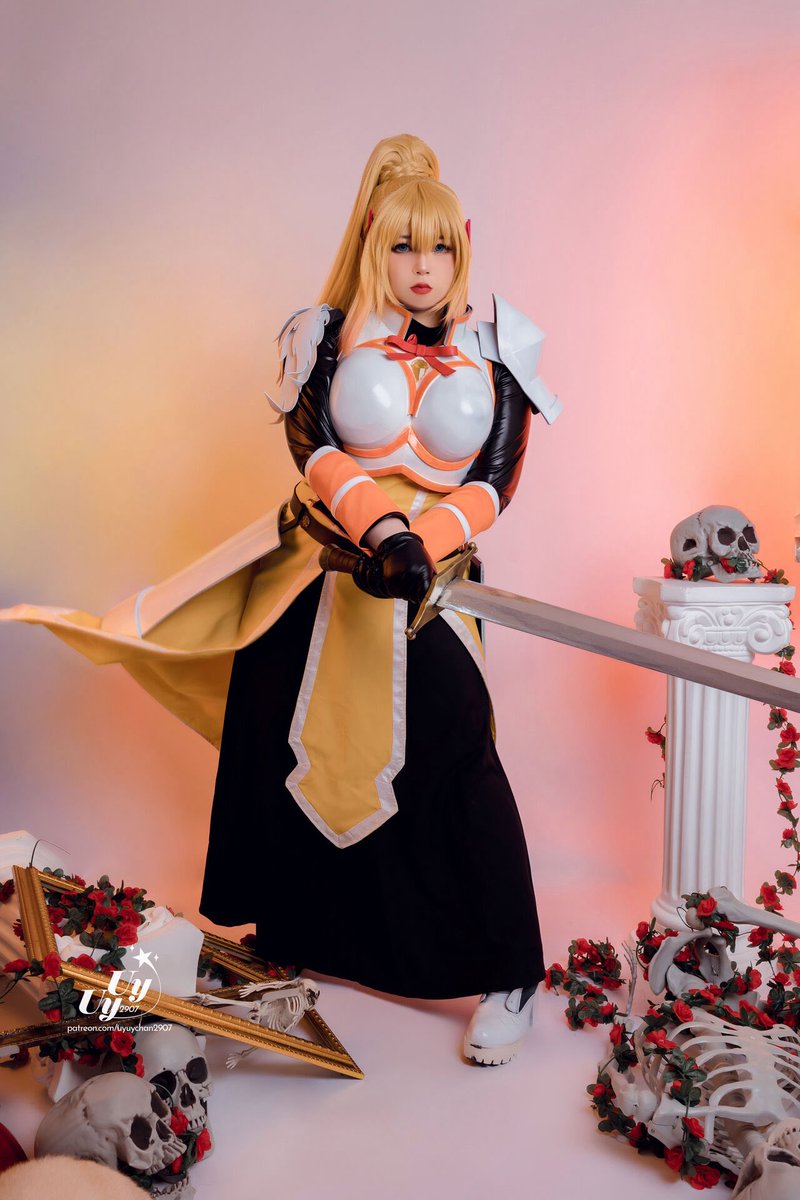 Explosionism_'s tweet photo. @MAS0CHISTBAIT           Her After
Standing up to             Standing up to
Megumin                             Megumin https://t.co/sseFxjlyE8