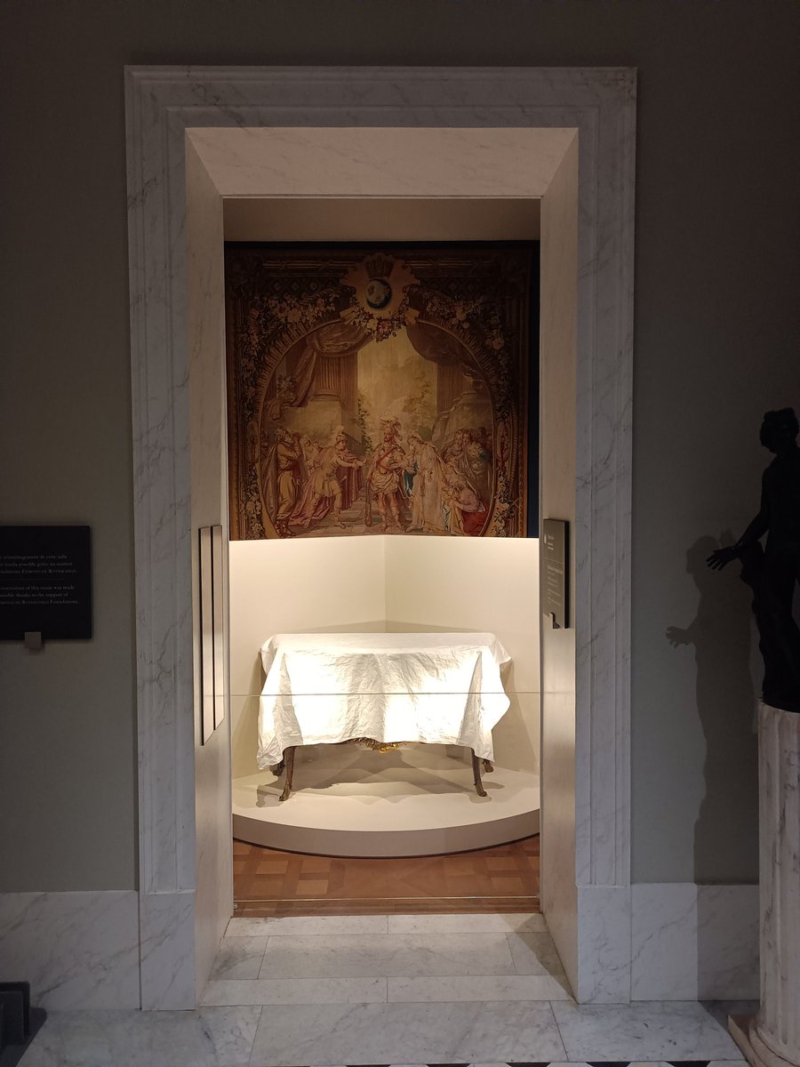 LaforeAlexandre's tweet photo. Quelque chose se prépare au @MuseeLouvre 😏 https://t.co/eowXORYQv1