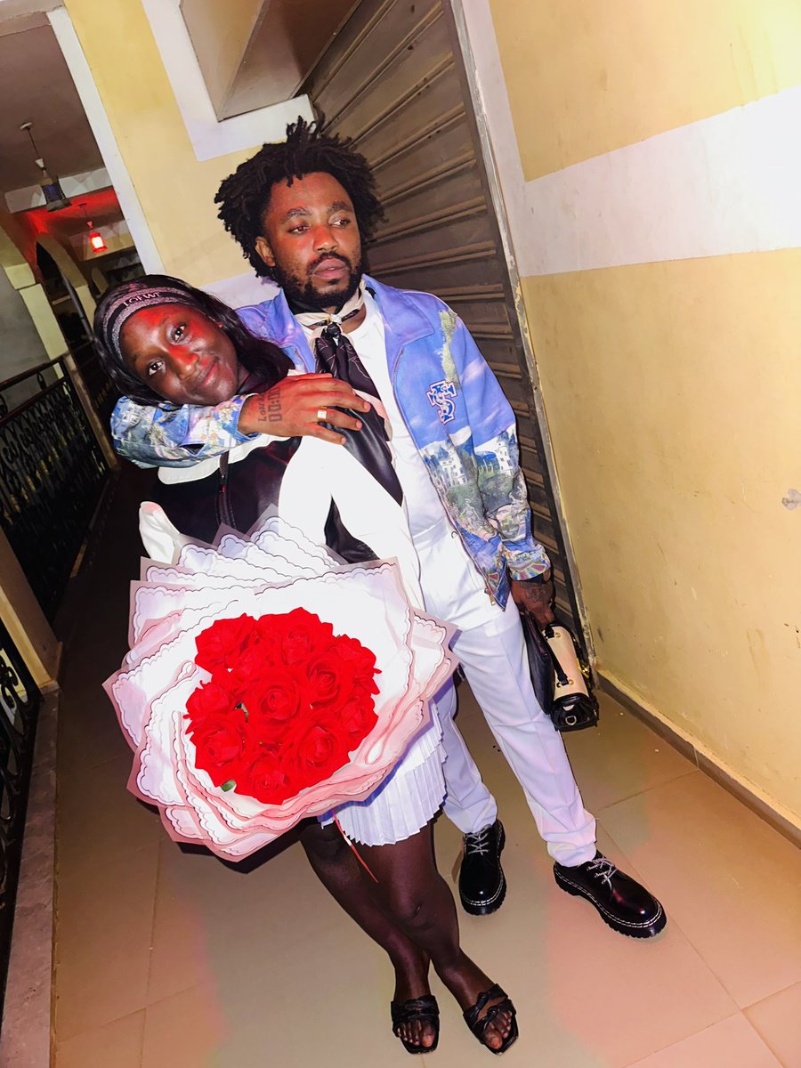 237kashout's tweet photo. She said yes https://t.co/9TY9nRHNzG