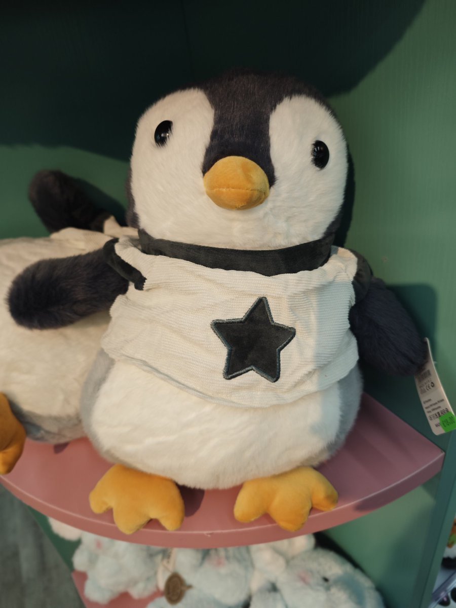 Rina is seeing 5SOS🖤 tweet media