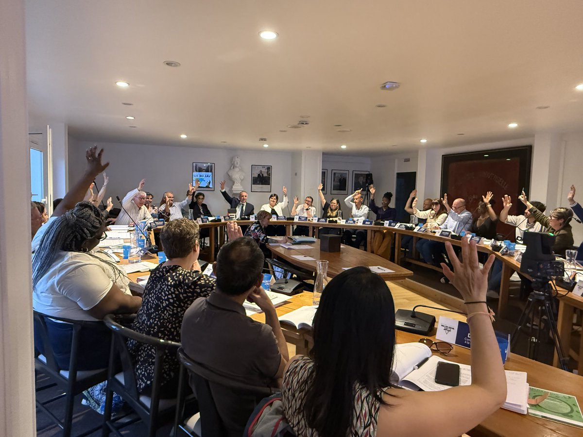 Val-de-Reuil tweet media