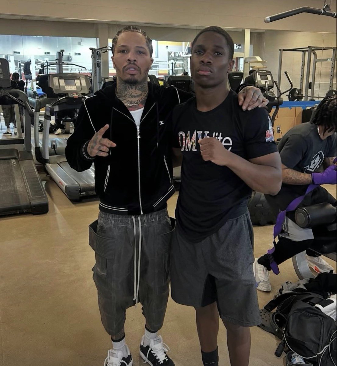 5iveelite tweet media