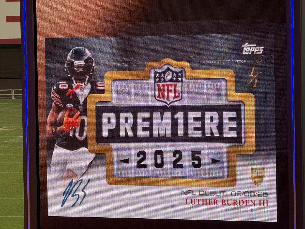 TomKulczewski's tweet photo. Things I need in my life!  @ChicagoBears 
@Topps https://t.co/7924Ci1Ea2